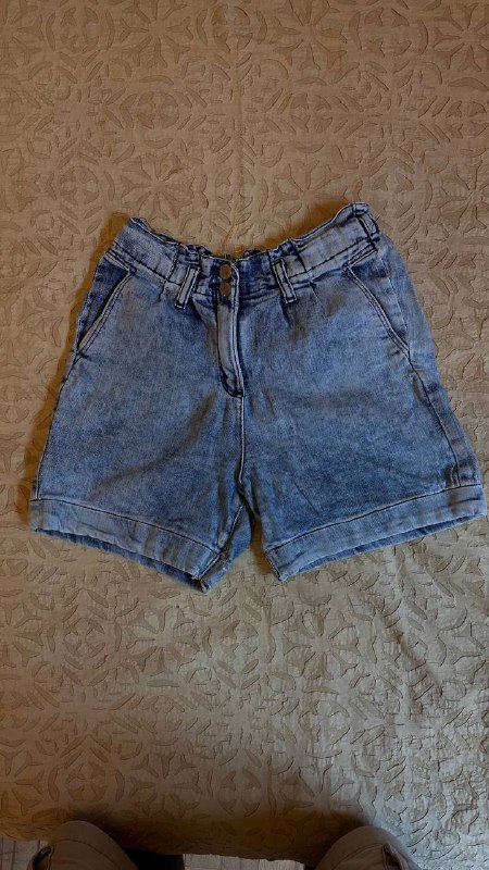 Кофта Zara, платья LC Waikiki, кофта Next, майка terranova, шорты Next, рубашка, куртка Stradivarius, купальник, кроссовки, Crocs 9