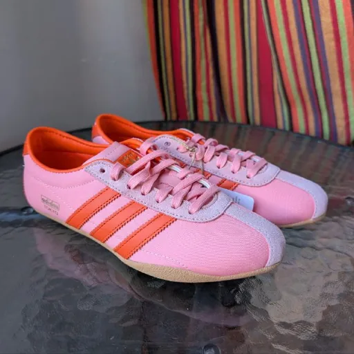 Женские кроссовки Adidas Tokyo
