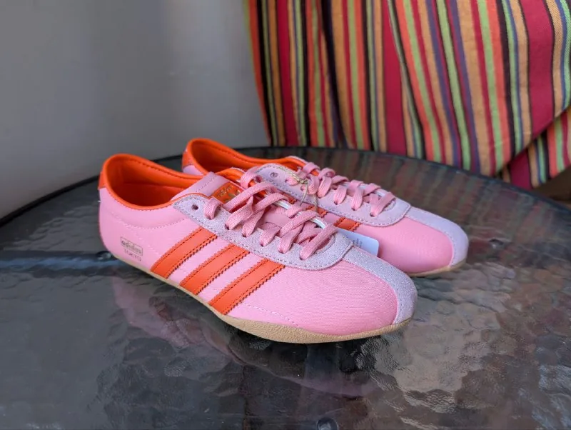 Женские кроссовки Adidas Tokyo 1