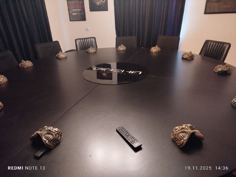 Премиальные круглые столы из массива дерева 3