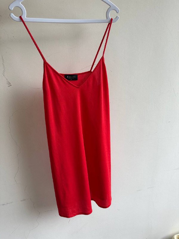 Красное платье с расклешенными рукавами MOHITO 6