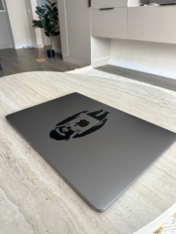 MacBook Pro 15 с Radeon pro 555x 257Гб 5