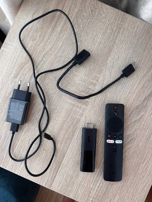 Xiaomi Mi TV Stick смарт-приставка для ТВ