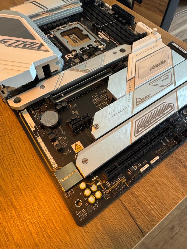 Материнская плата ASUS ROG STRIX Z790-A Gaming WiFi 4