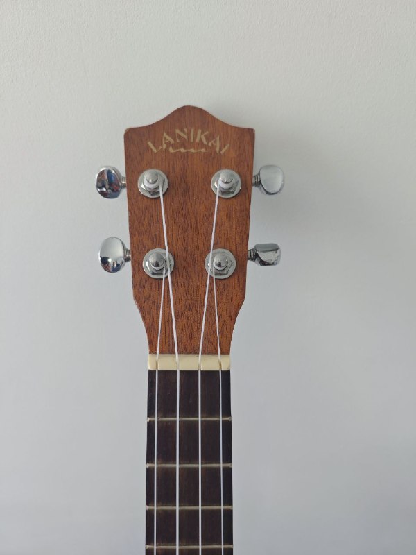 звук. карта Scarlett 2i4, JBL 305p mkII, укулеле Lanikai, микрофон sennheiser 8