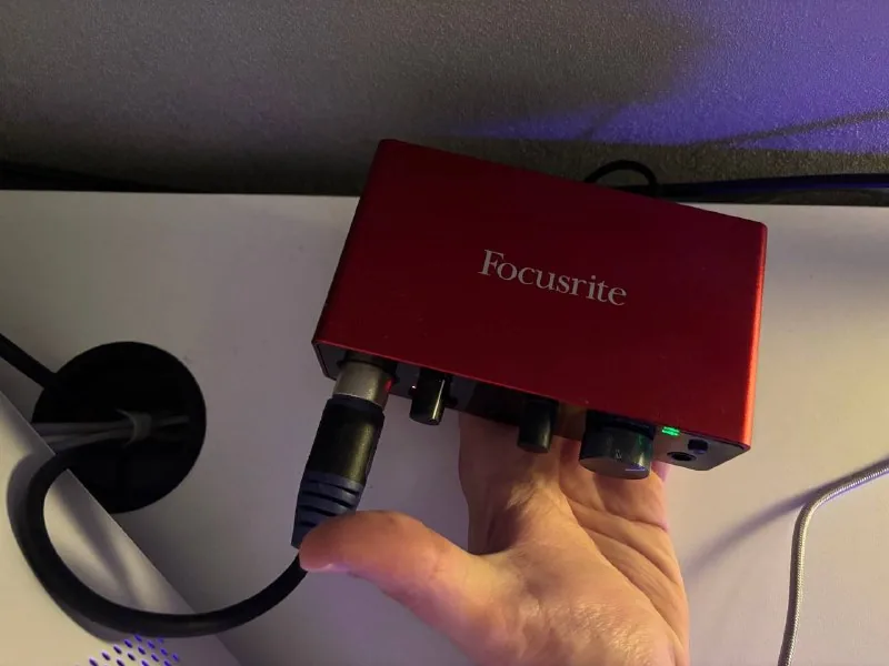 Focusrite Scarlett Solo, AT2020, наушники и аксессуары 1