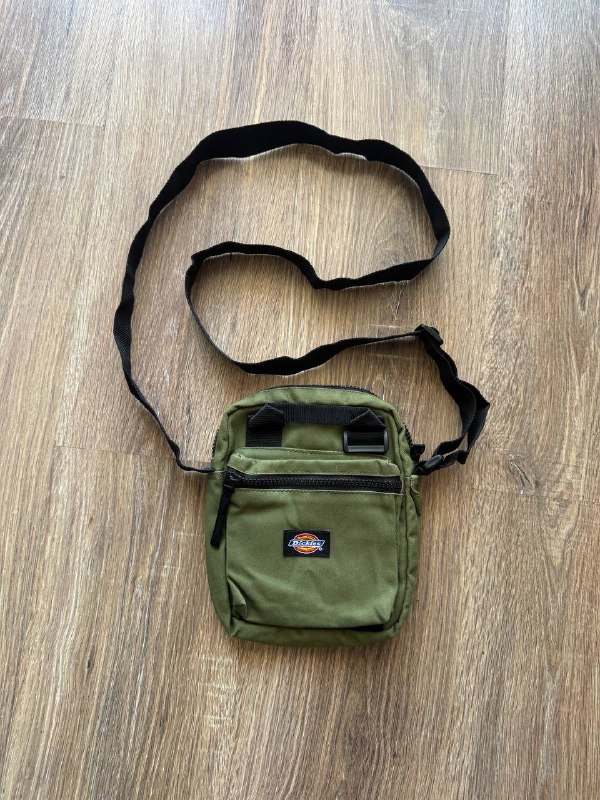 Шорты Oakley, Endura, Carhartt, Майка Alpha Industries, Штаны The North Face, Футболка Napapijri, Кепки Ferrari, Nike, Мессенджер Dickies 8