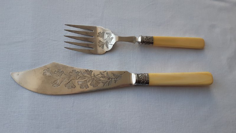Нож и вилка посеребренные с гравировкой, антиквариат