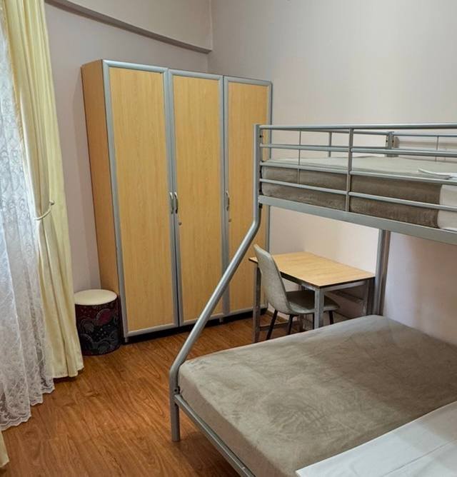 Шкаф, пуфик и стол