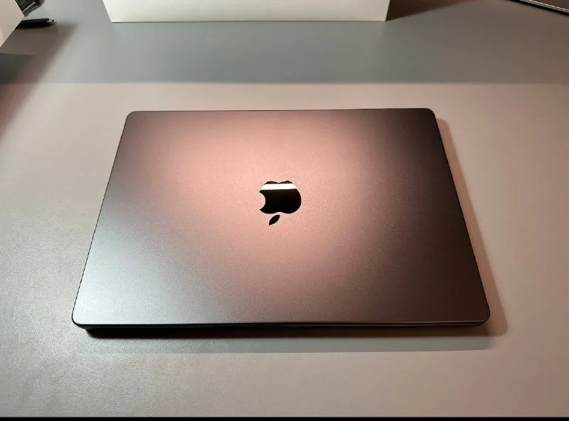 MacBook Pro 14 M5, 24GB, 1TB 1