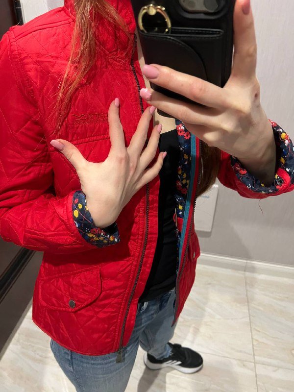 красная куртка Regatta с принтом размер s/m