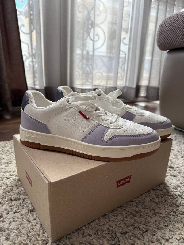 Кроссовки Levi’s 38 размер