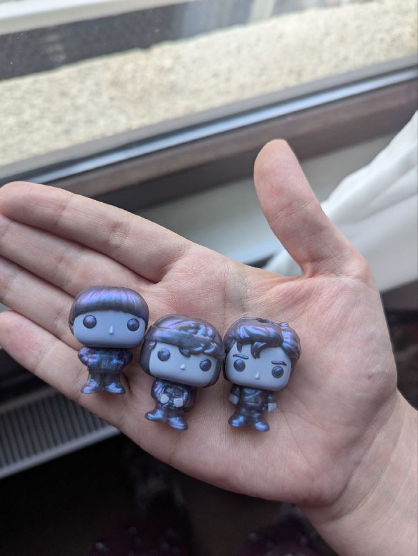 Фигурки и значки для коллекционирования