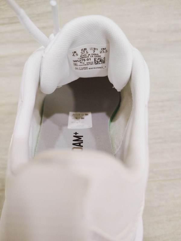Белые женские кроссовки Puma 4