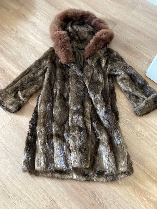 Кожаная куртка Armani Jeans, белая и коричневая шубы норка и бобер 9