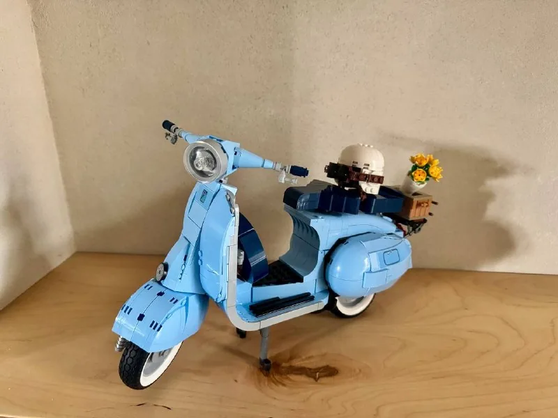 Конструктор LEGO Vespa 125 1