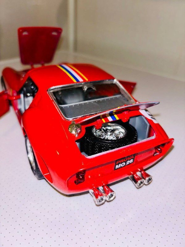 Спортивная сумка Adidas, Машинка Ferrari 250 GTO, Пылесос Karcher, Очки Tom Ford, Барсетка кожаная Nicolo 7