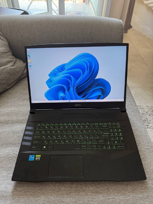 MSI Pulse76 ноутбук