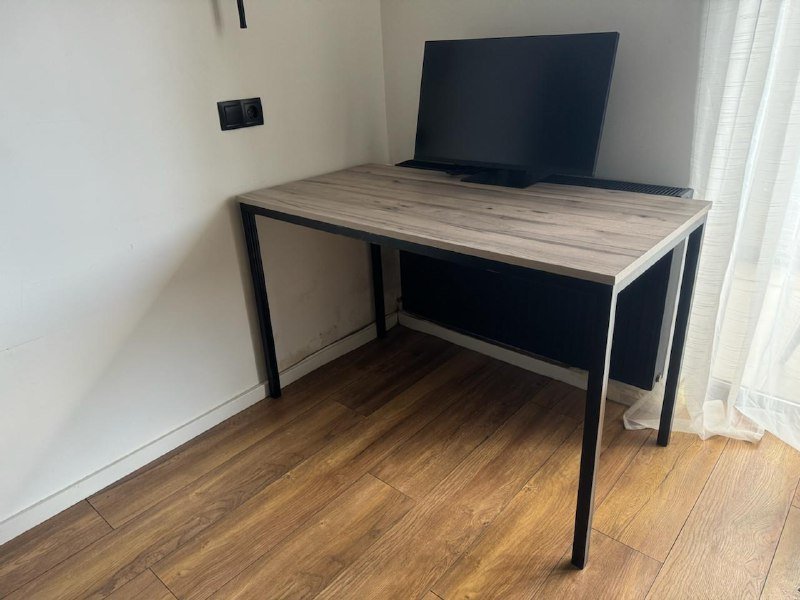 Монитор Xiaomi, 2 офисных стула, рабочий стол, мультиварка, посуда, фильтр, ваза, весы, корзины, подушки, пледы