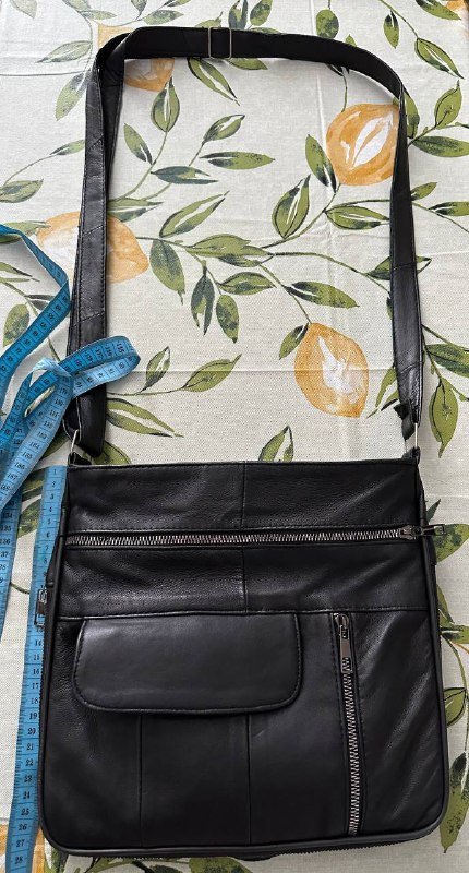 Сумка из натуральной кожи, пиджак оверсайз, джинсы Colin's