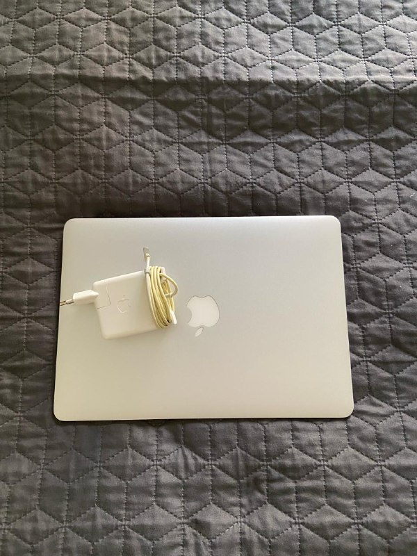 Macbook Air 13 2013, 8Gb, 128Gb, Charger 2