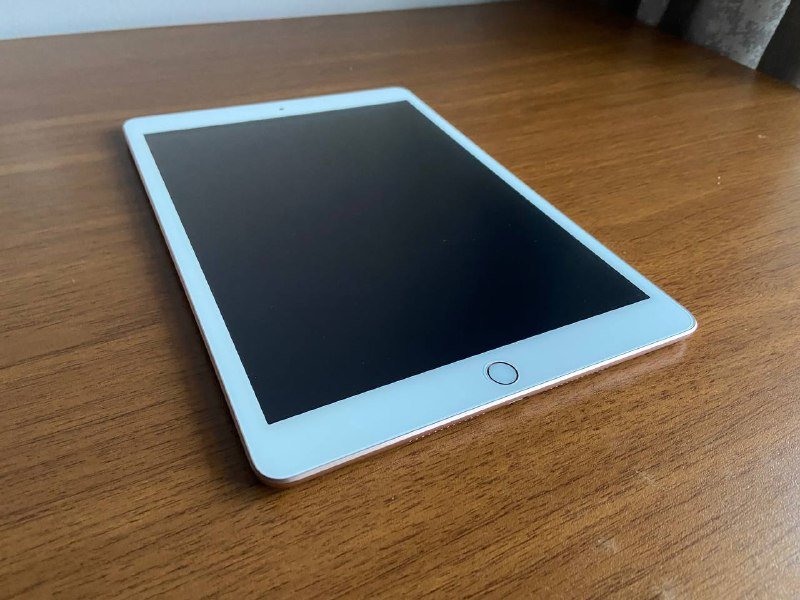 iPad 8 (10.2”), 32GB, Gold, с чехлом и зарядкой 4