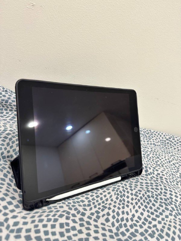 iPad 9 gen WiFi 64GB с чехлом и ручкой