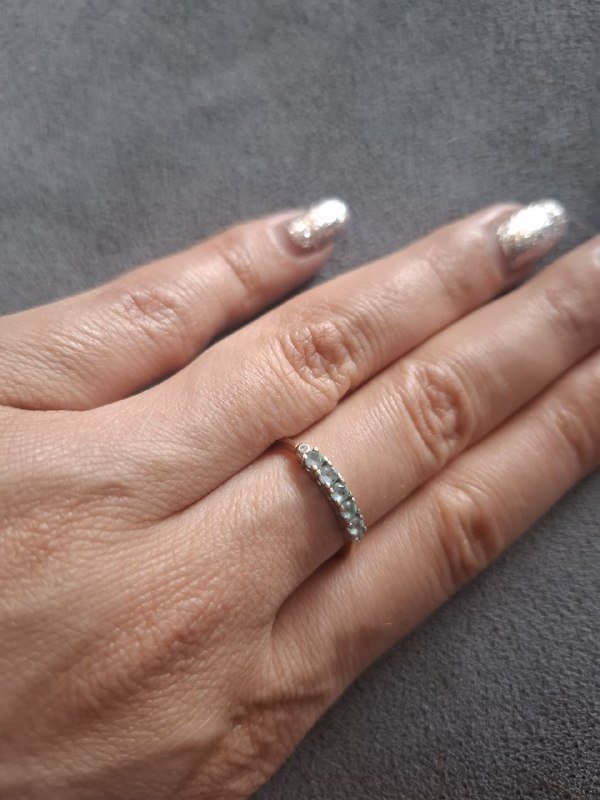 Кольцо золотое с топазом и фианитами