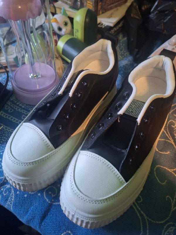 Черно-белые женские кроссовки 39 размера