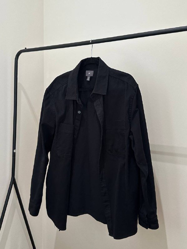 Жилетка L, Худи Travis Scott M, Рубашка чёрная H&M L, Рубашка льняная wrangler L, Шорты M 5