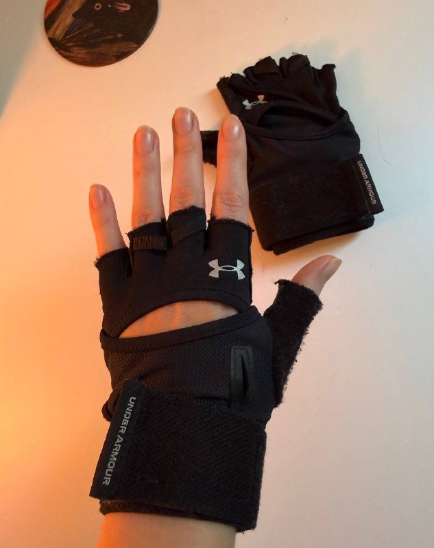 Женские спортивные перчатки Under Armour размер S 2