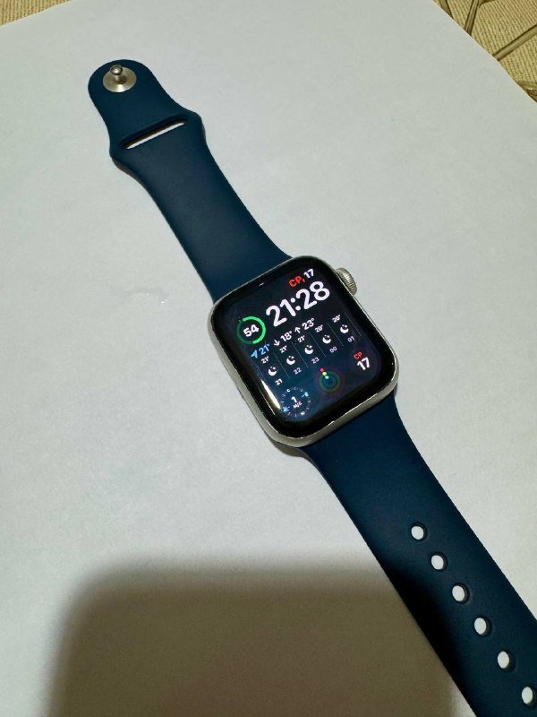 Книги Harry Potter, стихи Холзи, наушники Huawei FreeBuds, часы Apple Watch 5