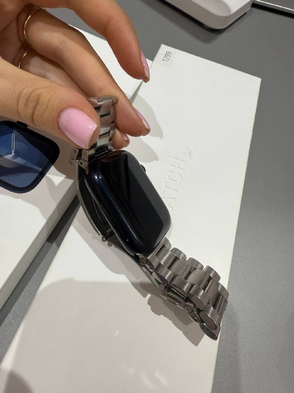 Apple Watch 9 45 mm black, ремешки 3