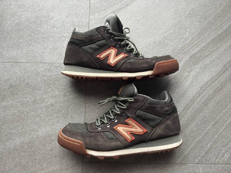Две пары мужской обуви New Balance и Nike