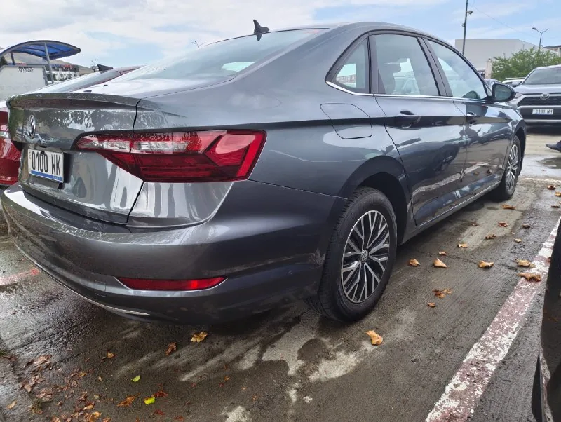 Volkswagen Jetta 1