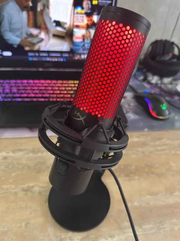 HyperX QuadCast 2 микрофон