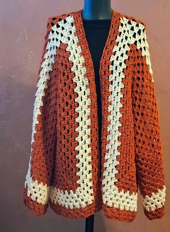 Вязаный кардиган женский коричневый с белым 3