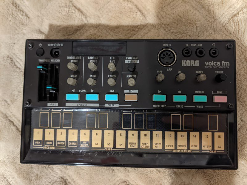 Roland MC-707, Behringer XENYX QX1002USB, KORG Volca Drum, KORG Volca Bass, KORG Volca FM, Behringer Pro VS Mini, Mooer PE100 5