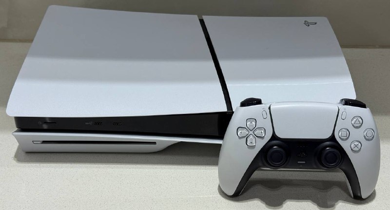 Xbox Series S, PS5 Slim, Nintendo Switch Oled, DualSense controllers, Canon EOS 1100D 2