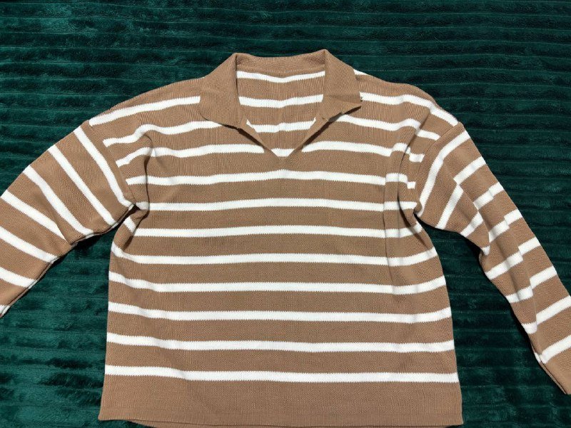Женский свитер коричнево-белый полосатый размер 44