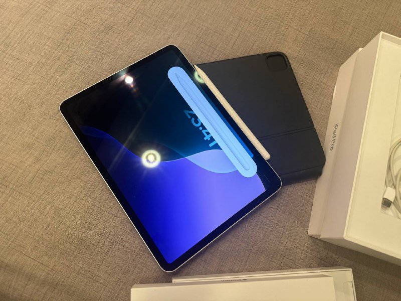 iPad Pro 11 256GB с Apple Pencil и чехлом-клавиатурой 4