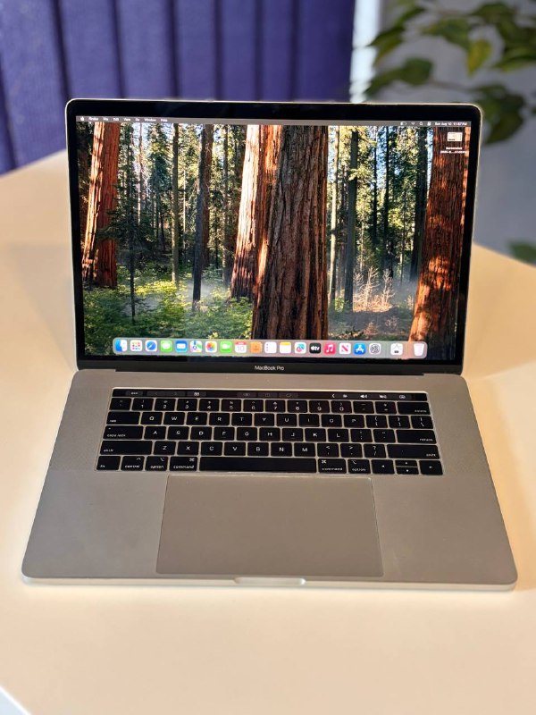 Macbook pro 2018 15.6 i7 16GB 500GB