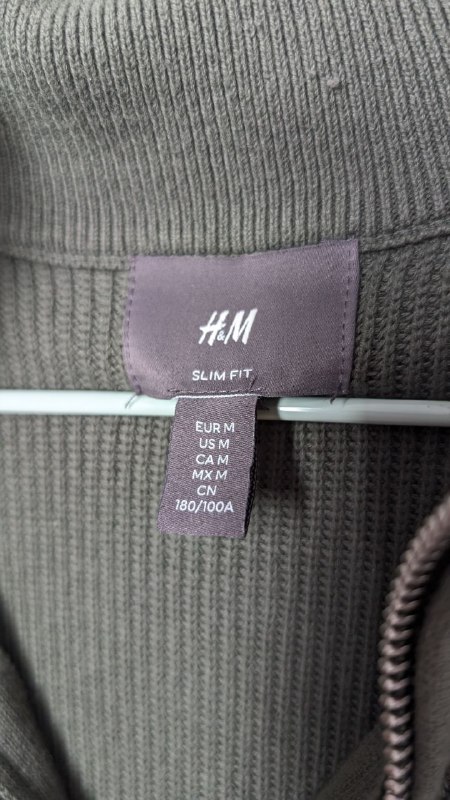 Бомбер Reserved, рубашка Pull&Bear, свитеры H&M 10