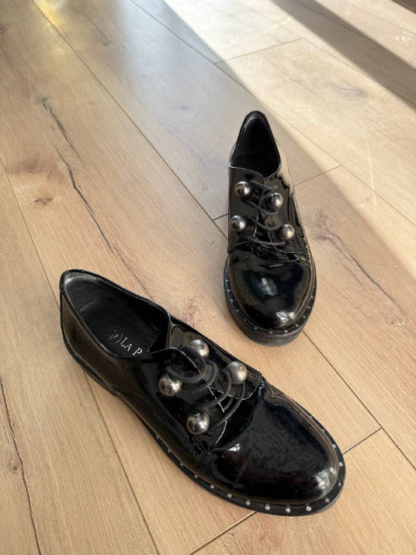 Лаковые туфли, дубленка, худи, лосины, джинсы, кофта