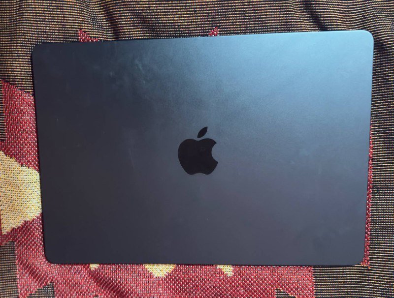 MacBook Air 13" M2 (2022) с чехлом 2