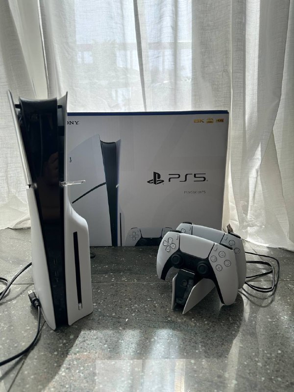 PlayStation 5 Slim 1 TB, 2 геймпада, зарядка, HDMI