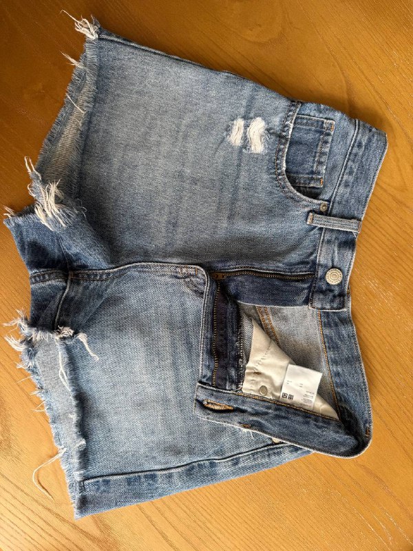 Боди Zara, шорты UNIQLO, шорты Levi’s 2