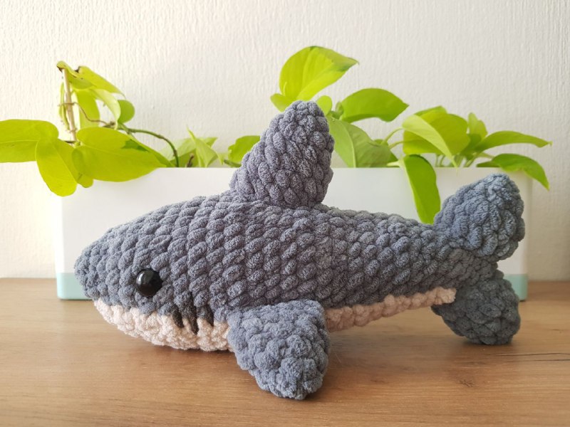 Вязаные игрушки котик, акула, карп кои белый и красный 4