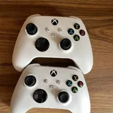 Два контроллера Xbox Series X/S 1