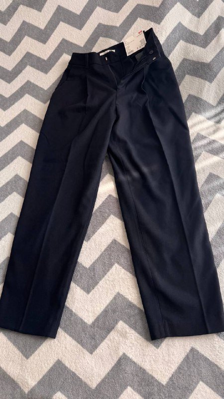 Свитер Uniqlo, свитер COS, пальто Pinko, брюки темно-синие Uniqlo 5